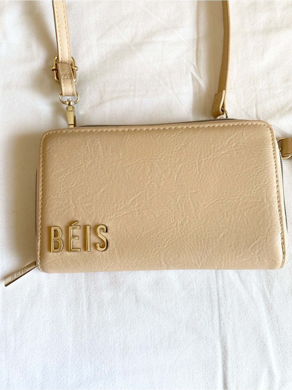 BEIS Travel Wallet Purse in Beige Wristlet Crossbody with Gold Hardware